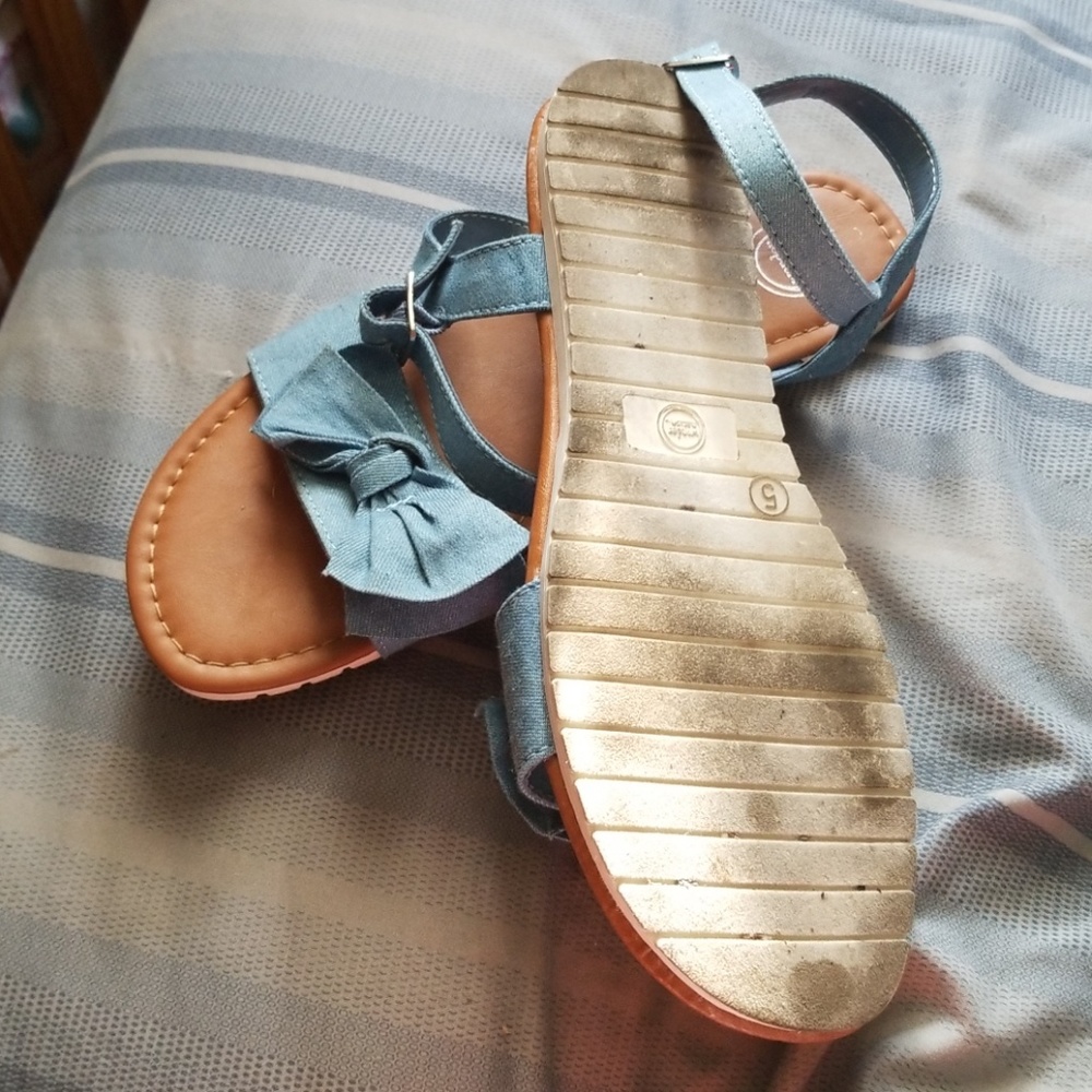 Sandals - Picture 3 of 3